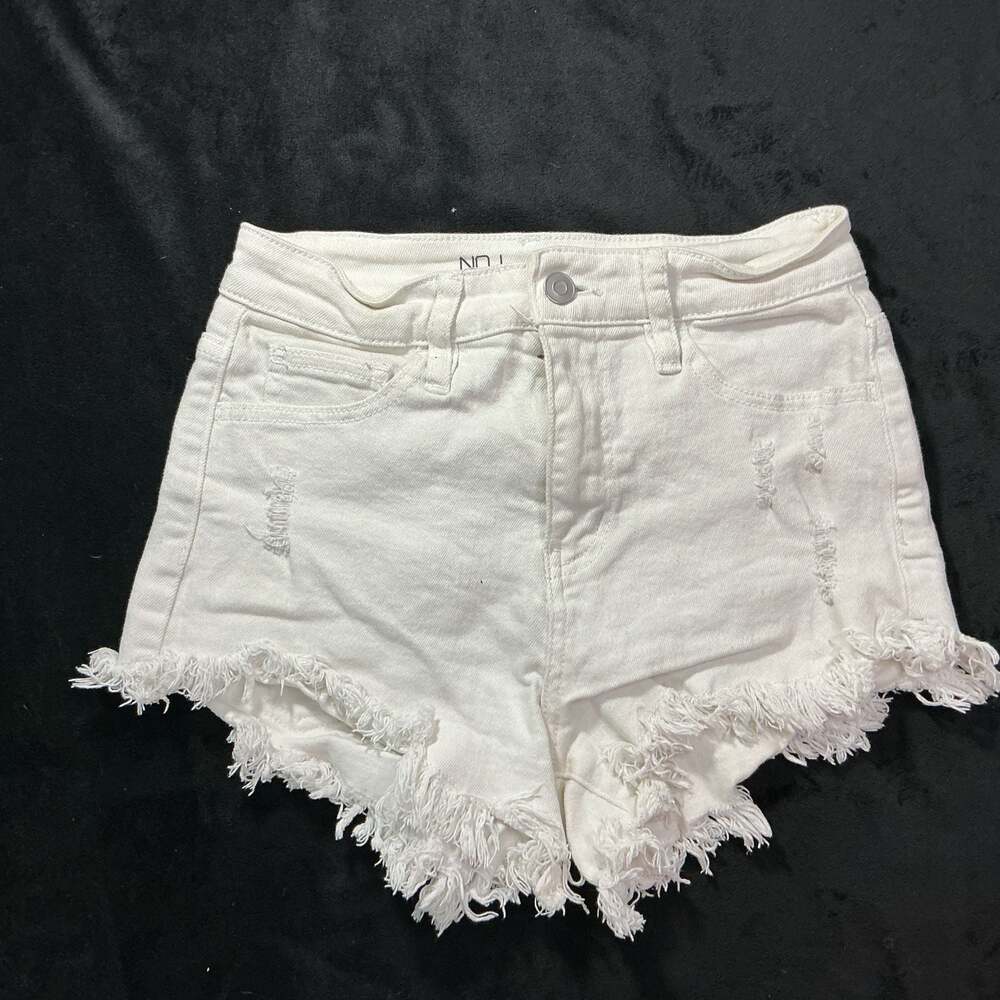 No Boundaries White Distressed Raw Hem Denim Shorts Size 3